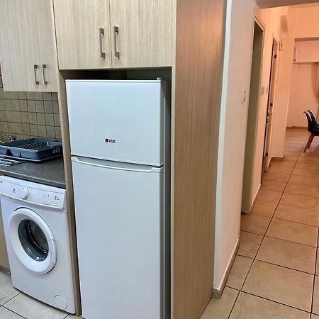 Private Room In Shared Flat Nikosia Exterior foto