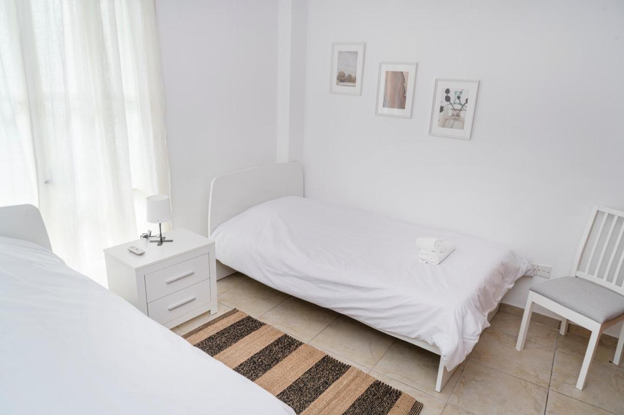 Private Room In Shared Flat Nikosia Exterior foto