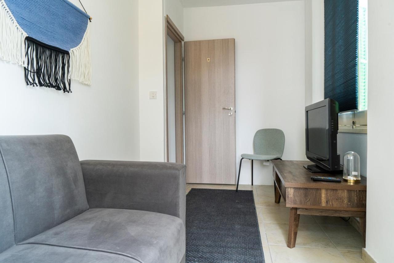 Private Room In Shared Flat Nikosia Exterior foto