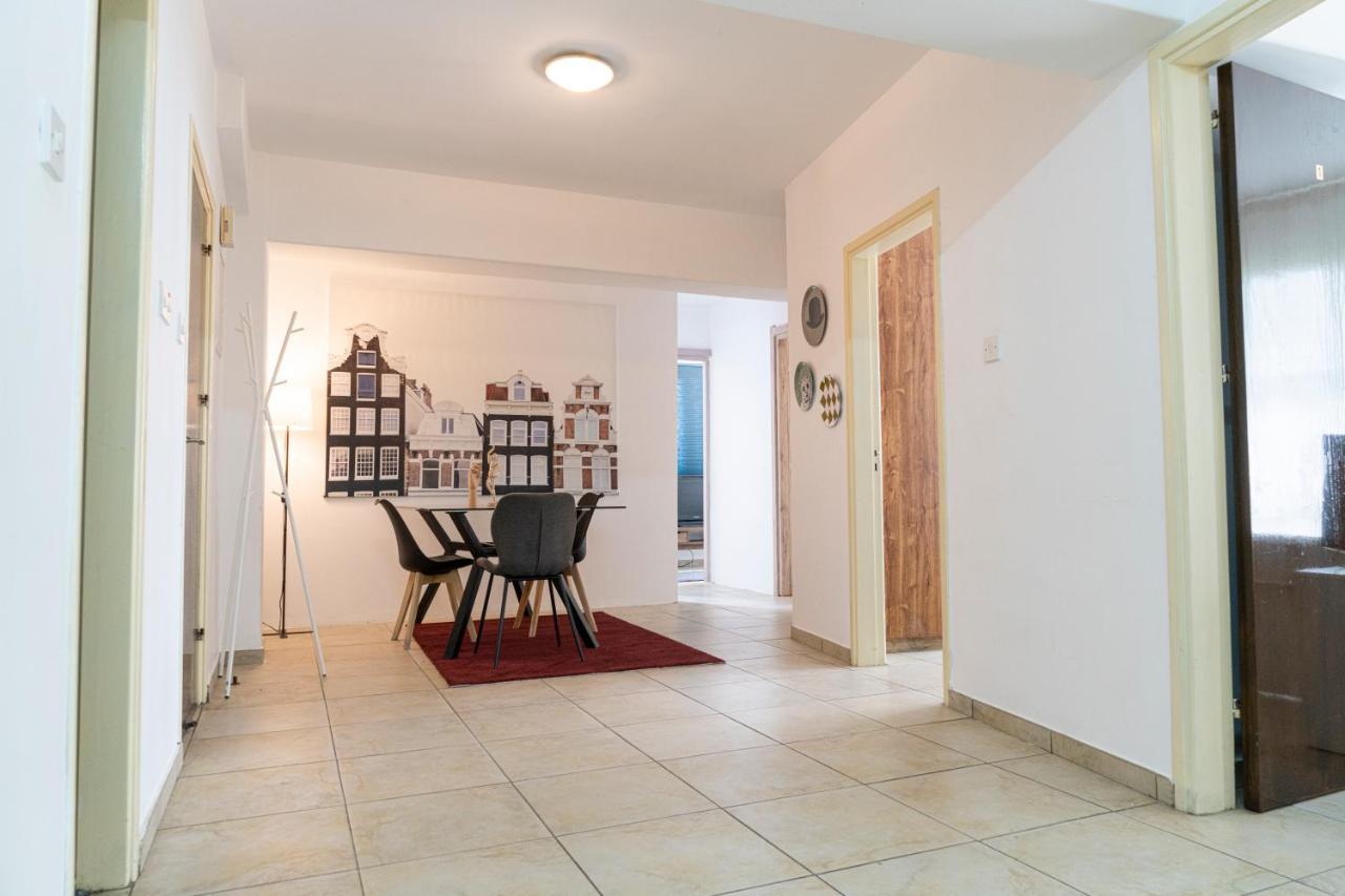 Private Room In Shared Flat Nikosia Exterior foto