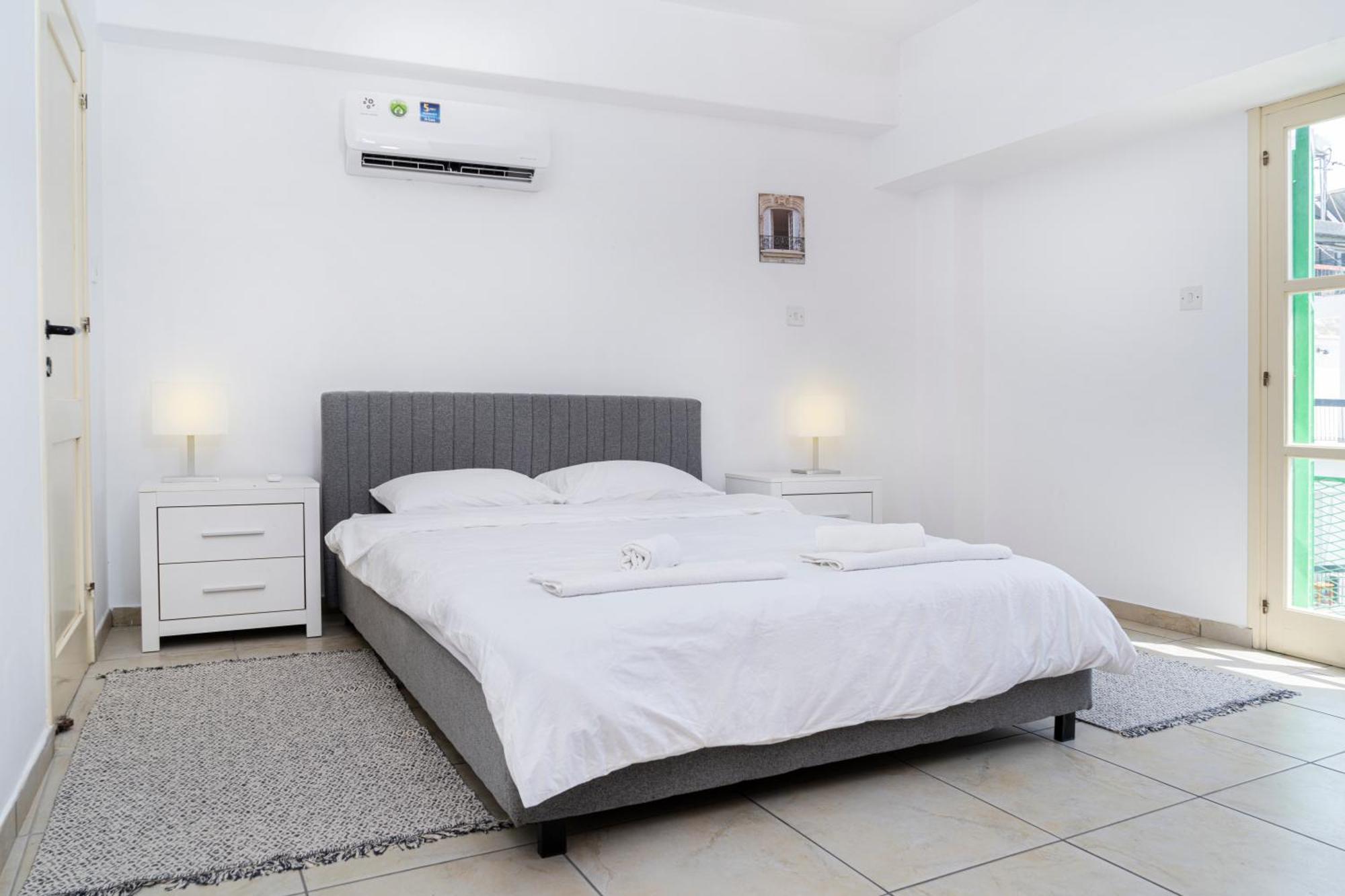 Private Room In Shared Flat Nikosia Exterior foto