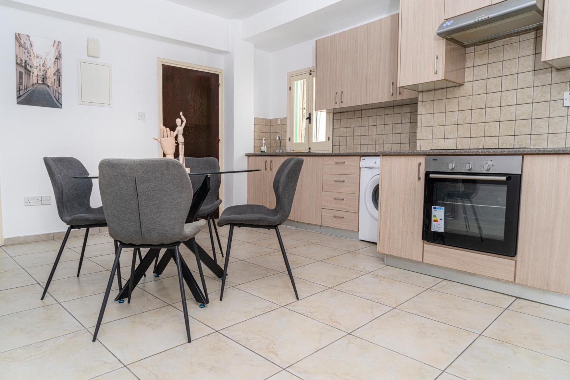 Private Room In Shared Flat Nikosia Exterior foto