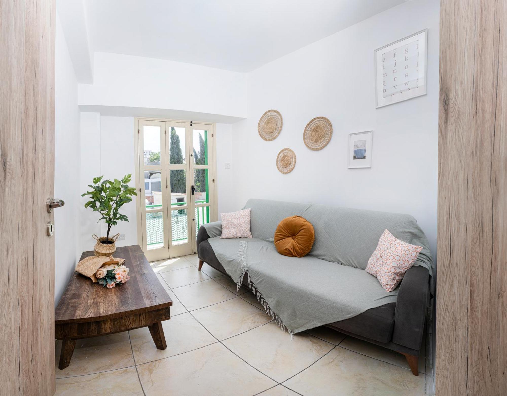 Private Room In Shared Flat Nikosia Exterior foto