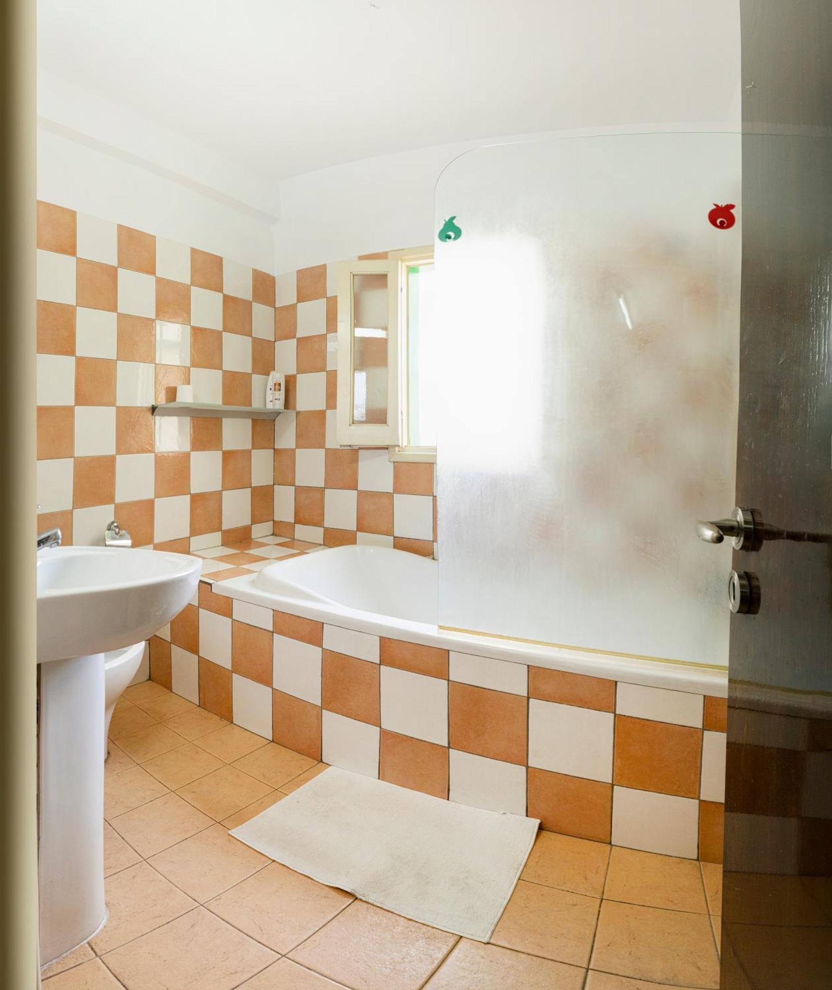 Private Room In Shared Flat Nikosia Exterior foto