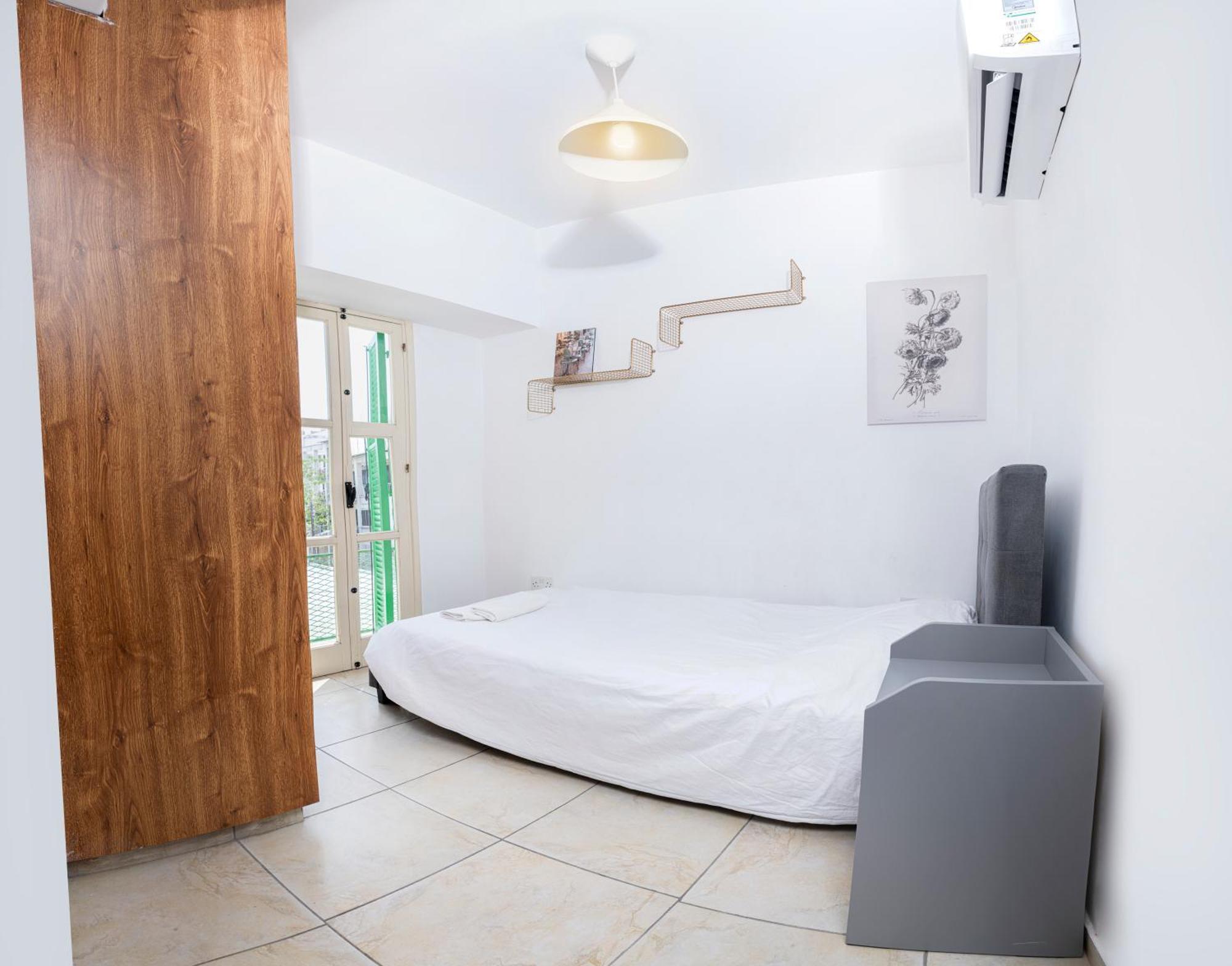 Private Room In Shared Flat Nikosia Exterior foto