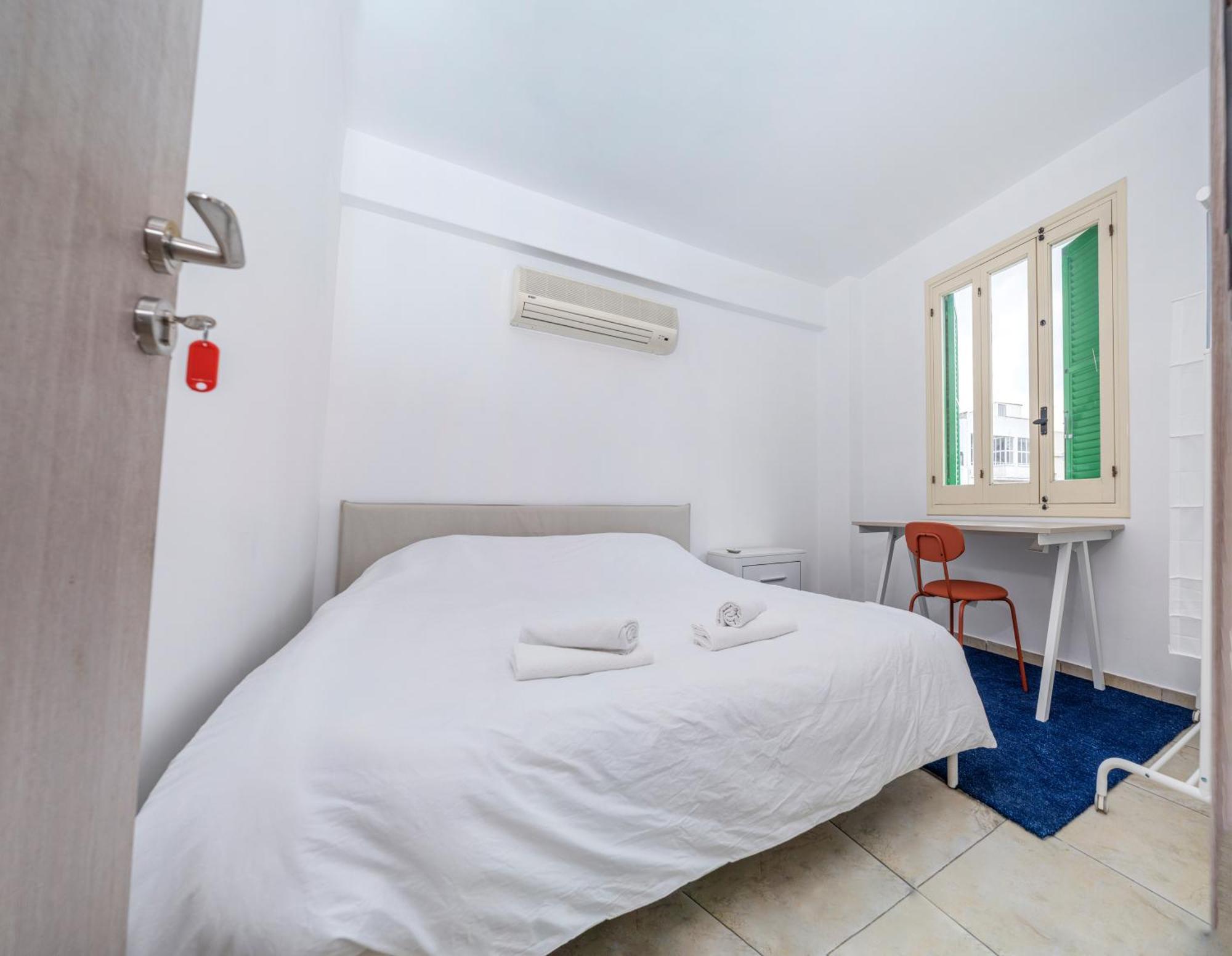 Private Room In Shared Flat Nikosia Exterior foto