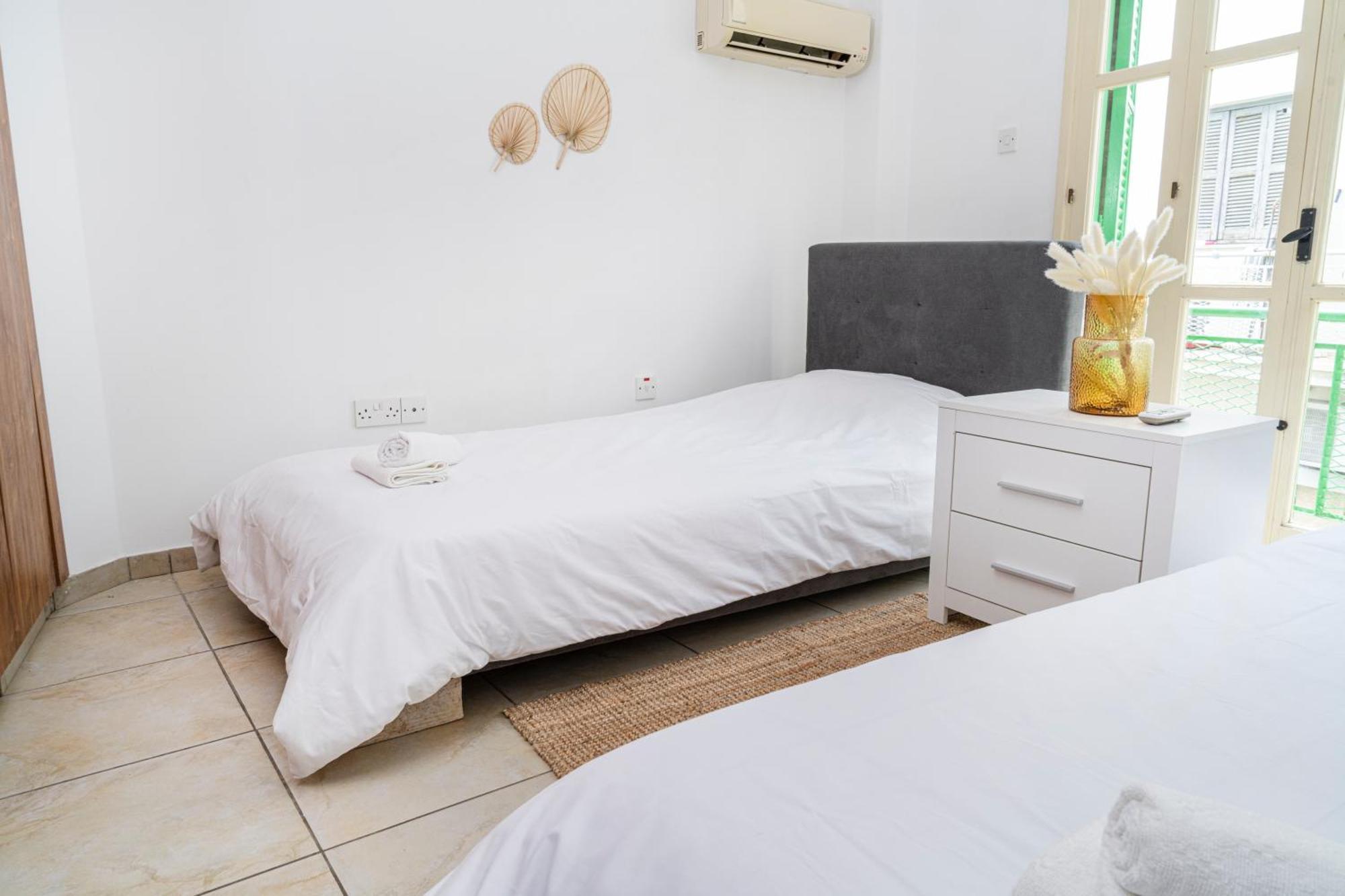 Private Room In Shared Flat Nikosia Exterior foto