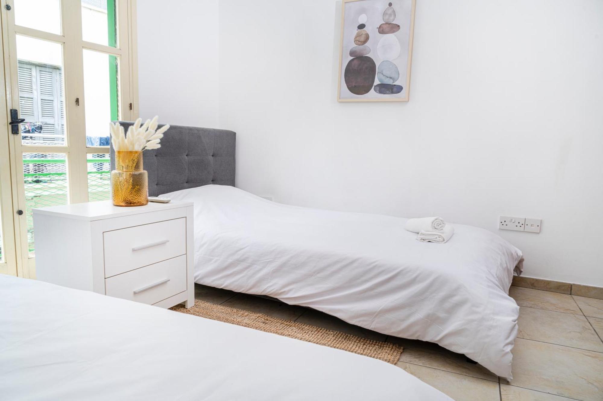Private Room In Shared Flat Nikosia Exterior foto